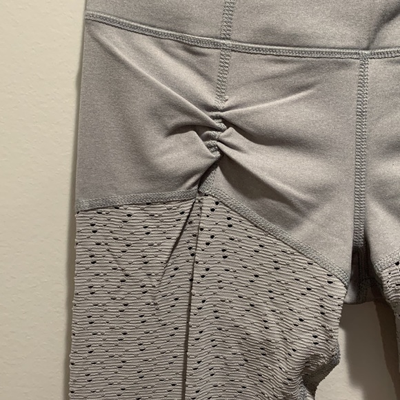 Tonic made in Canada Hot Yoga Style Leggings size S - Picture 7 of 9